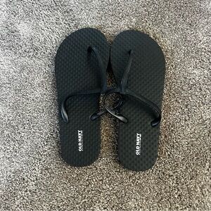 Old Navy Black Flip Flops